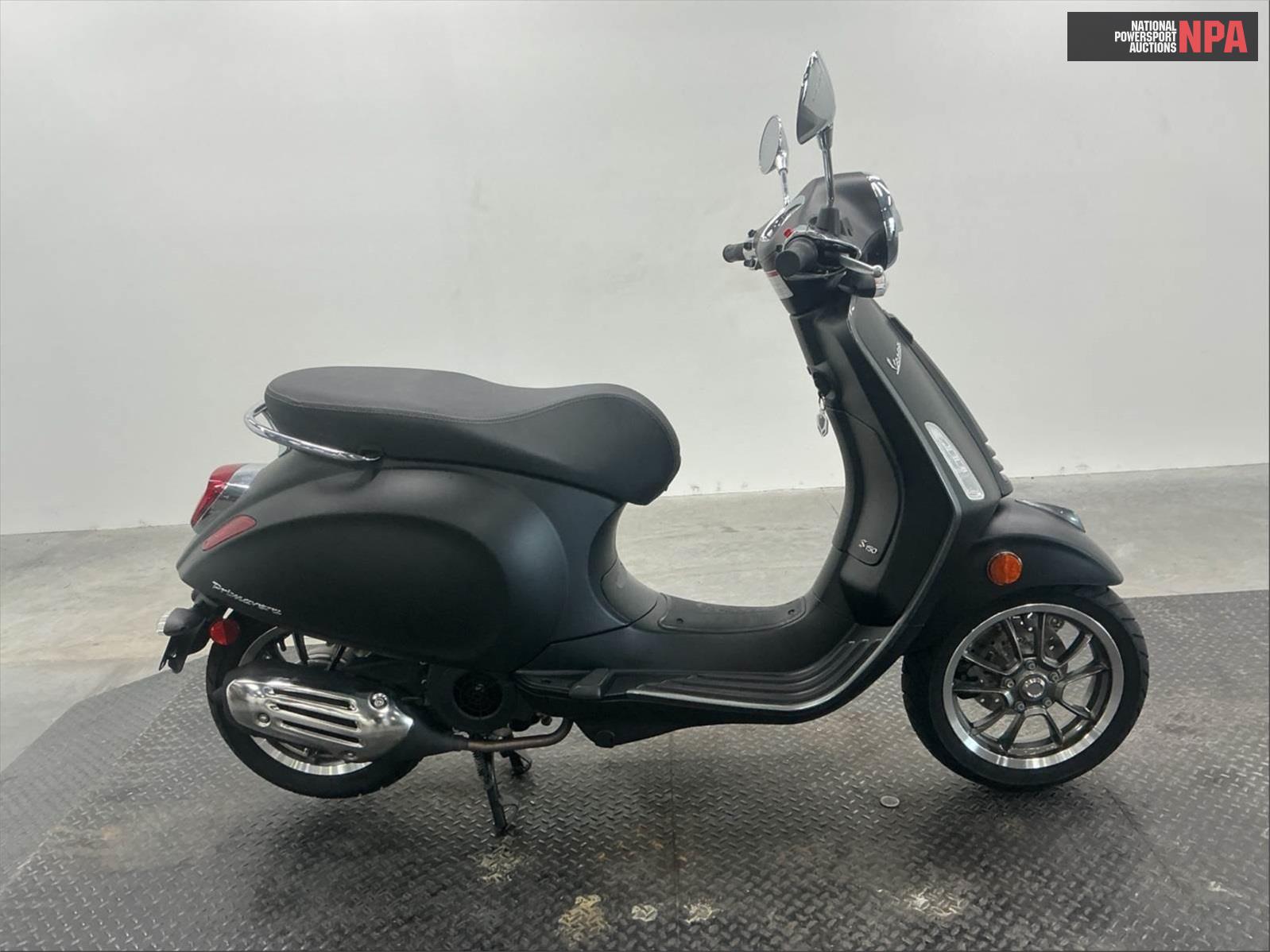 2022 vespa   (VIN: ZAPM818G8N5906813)